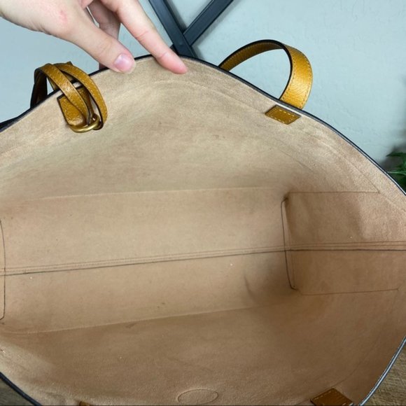 SOLD Gucci X Disney 2020 GG Supreme Large Tote - Picture 13 of 15